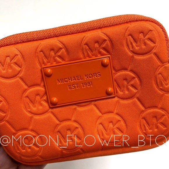 Michael Kors Print Neoprene Small Wristlet Wallet - Picture 3 of 11